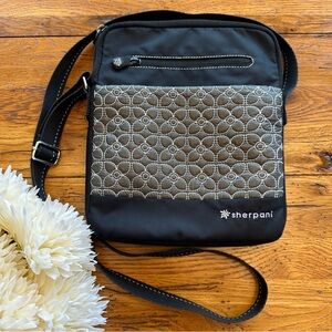 Sherpani Black and Gray Quilted Crossbody Pouch